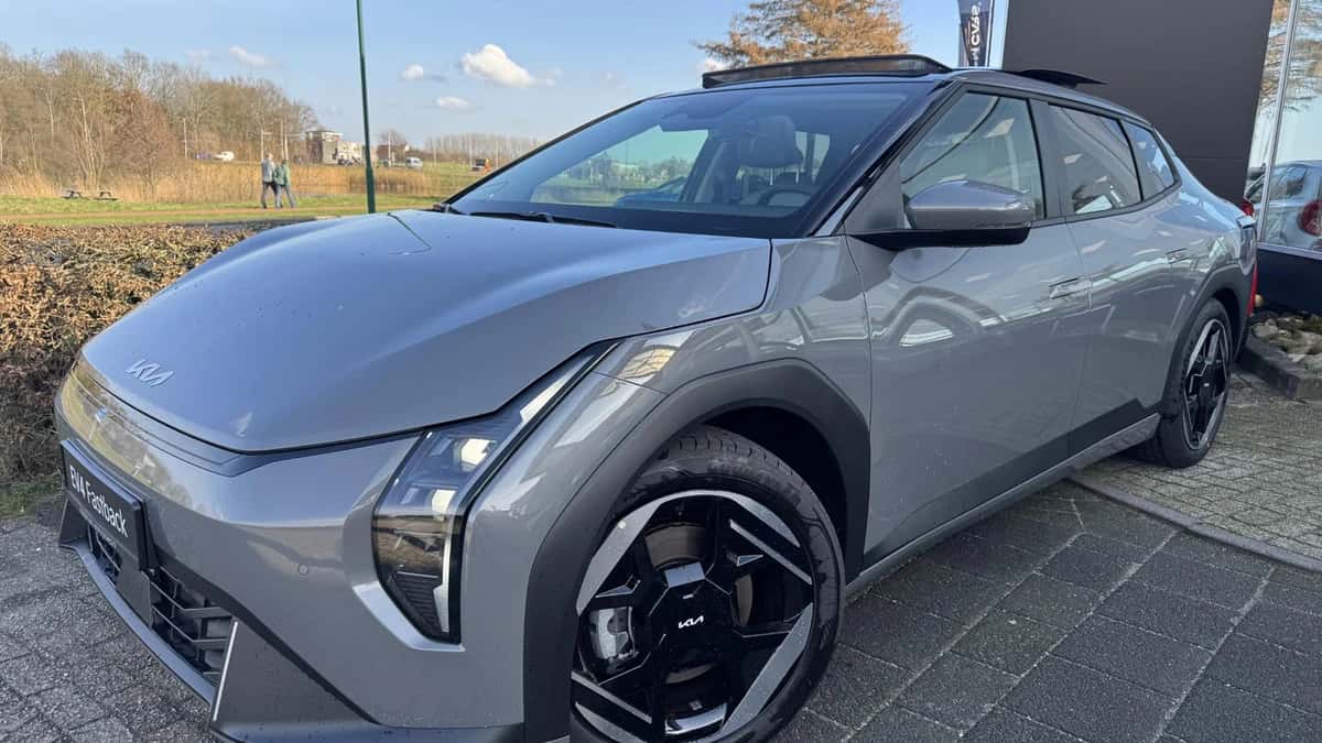 Kia EV4 (2026) — foto 1