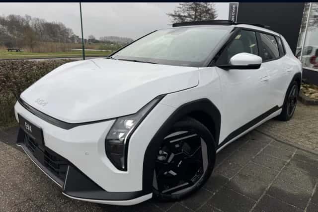 Kia EV4 (2026) thumbnail 1