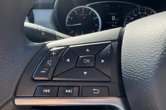 Nissan Micra (2020) thumbnail 17