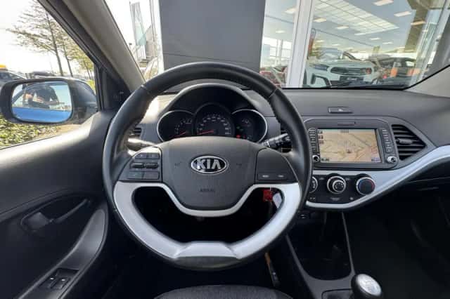 Kia Picanto (2016) thumbnail 11