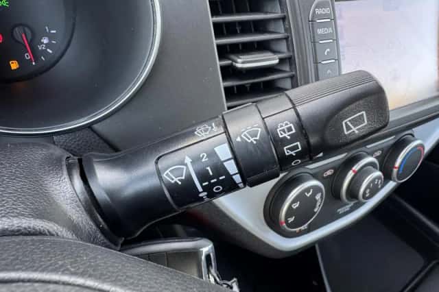 Kia Picanto (2016) thumbnail 17