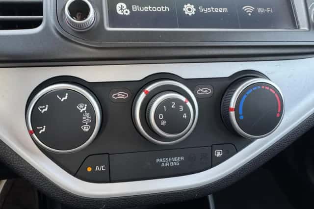 Kia Picanto (2016) thumbnail 23