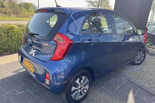 Kia Picanto (2016) thumbnail 6