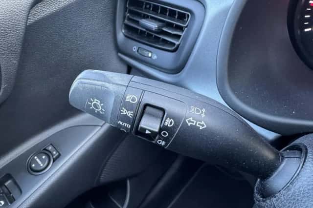 Kia Rio (2020) thumbnail 15