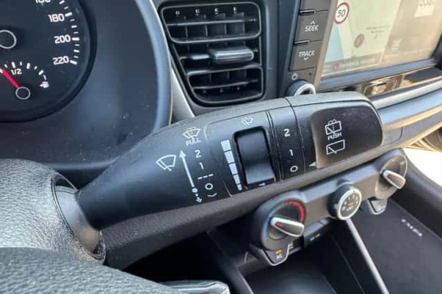 Kia Rio (2020) thumbnail 18