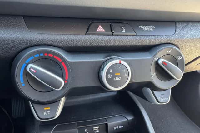 Kia Rio (2020) thumbnail 24