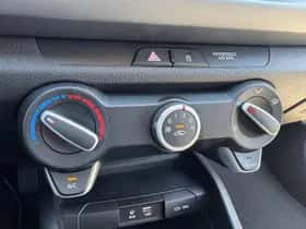 Kia Rio (2020) thumbnail 24
