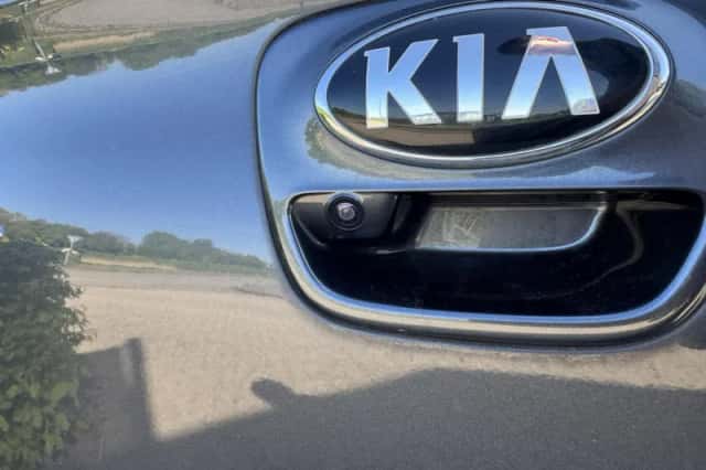Kia Rio (2020) thumbnail 4