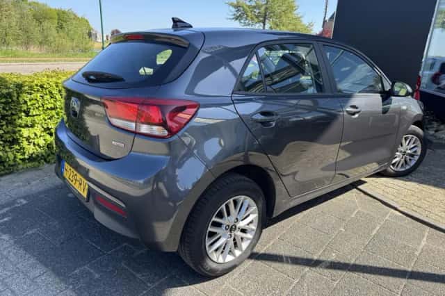 Kia Rio (2020) thumbnail 5