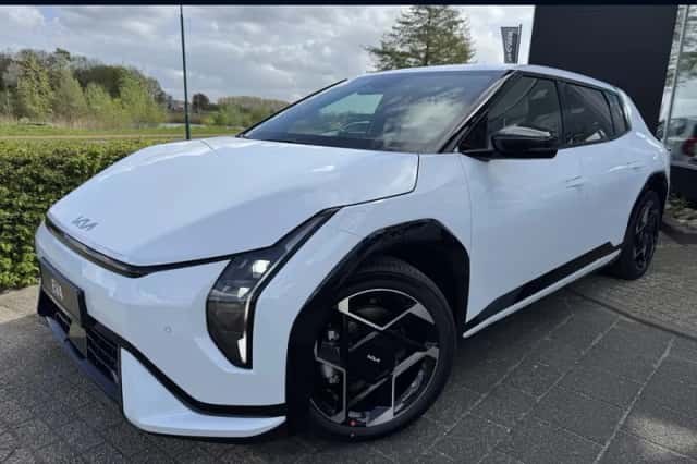 Kia EV4 (2026) thumbnail 1