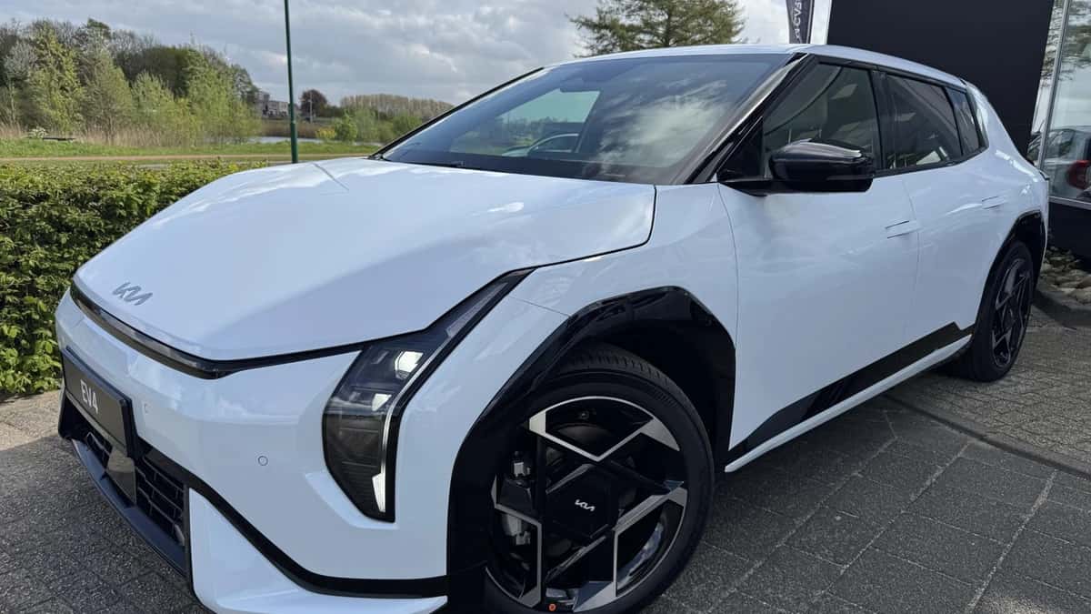 Kia EV4 (2026) — foto 1
