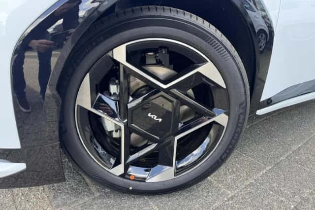 Kia EV4 (2026) thumbnail 2