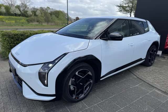 Kia EV4 (2026) thumbnail 3