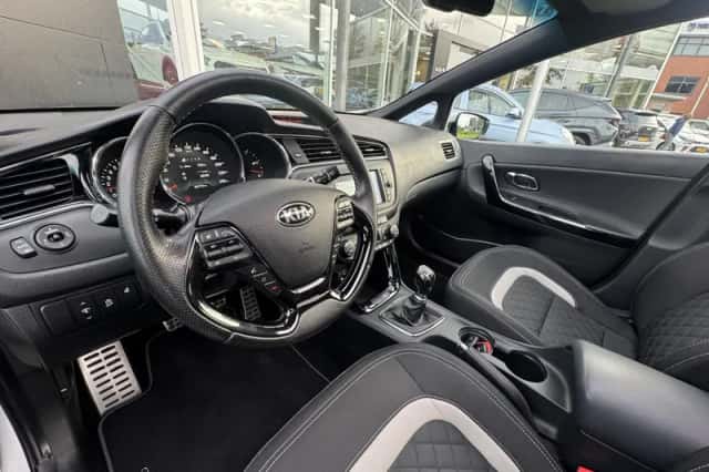 Kia Ceed (2017) thumbnail 13