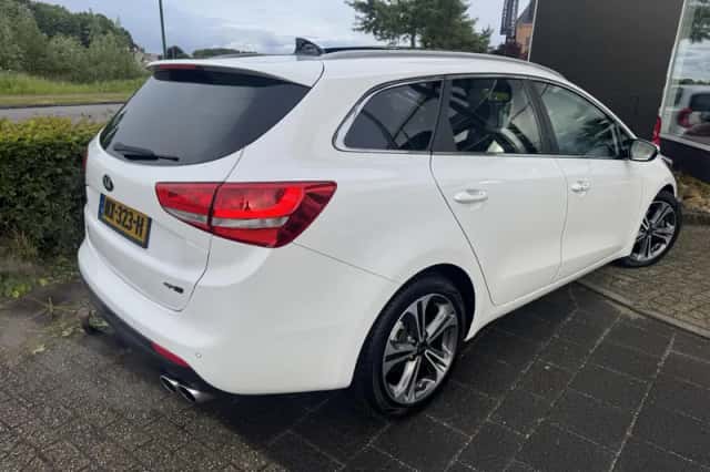 Kia Ceed (2017) thumbnail 5