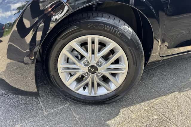 Kia Picanto (2023) thumbnail 2