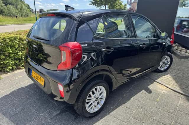 Kia Picanto (2023) thumbnail 3