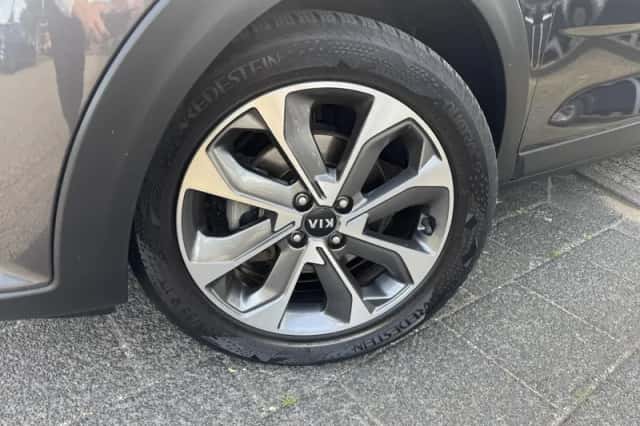 Kia Stonic (2019) thumbnail 2