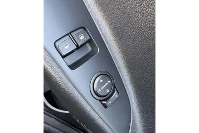 Kia Stonic (2019) thumbnail 13
