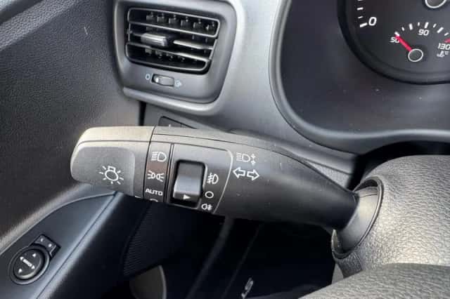 Kia Stonic (2019) thumbnail 17