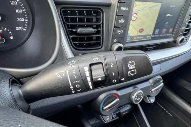 Kia Stonic (2019) thumbnail 18