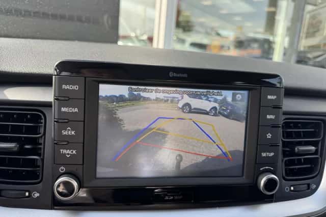 Kia Stonic (2019) thumbnail 22