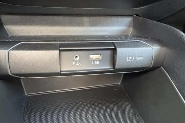 Kia Stonic (2019) thumbnail 24