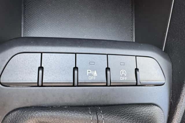 Kia Stonic (2019) thumbnail 25