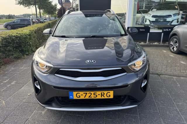 Kia Stonic (2019) thumbnail 4
