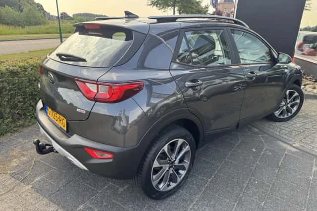 Kia Stonic (2019) thumbnail 5