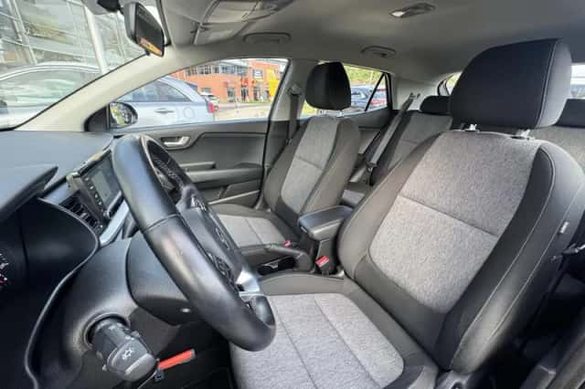 Kia Stonic (2019) thumbnail 8