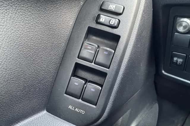 Toyota Land Cruiser (2018) thumbnail 12