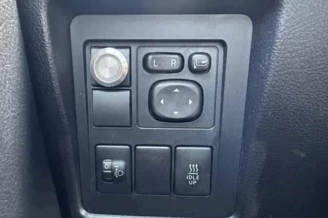 Toyota Land Cruiser (2018) thumbnail 16