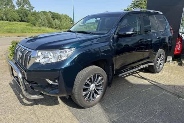Toyota Land Cruiser (2018) thumbnail 4