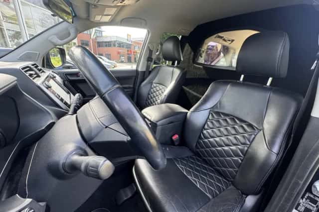 Toyota Land Cruiser (2018) thumbnail 10