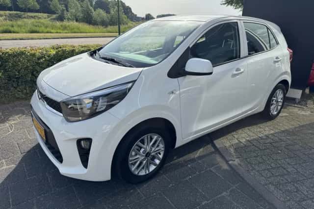 Kia Picanto (2023) thumbnail 3