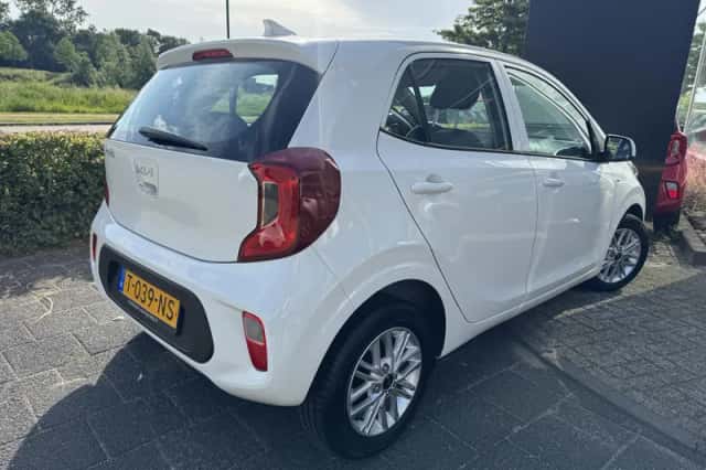 Kia Picanto (2023) thumbnail 5