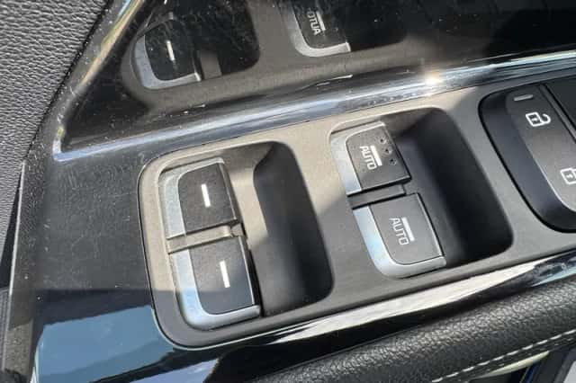 Kia Niro (2017) thumbnail 15