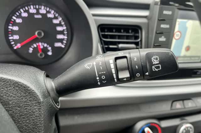 Kia Rio (2019) thumbnail 16