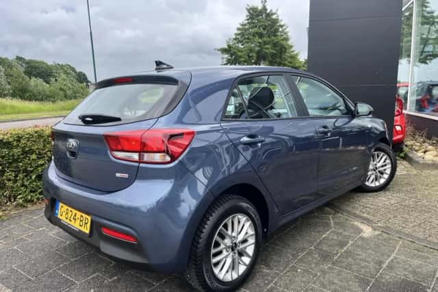 Kia Rio (2019) thumbnail 3