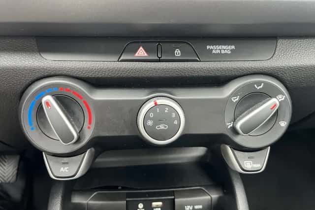 Kia Rio (2019) thumbnail 22
