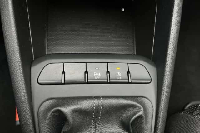 Kia Rio (2019) thumbnail 23