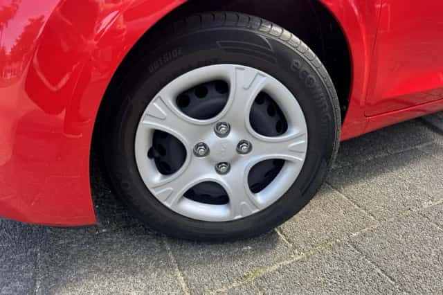 Kia Picanto (2021) thumbnail 2