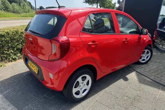 Kia Picanto (2021) thumbnail 3