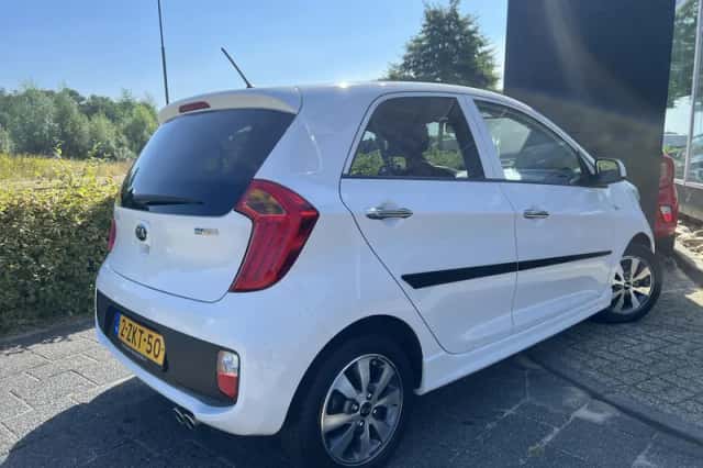 Kia Picanto (2015) thumbnail 4