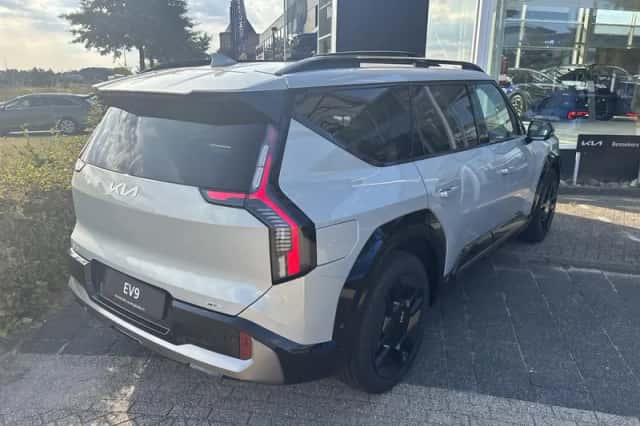 Kia EV9 (2026) thumbnail 3