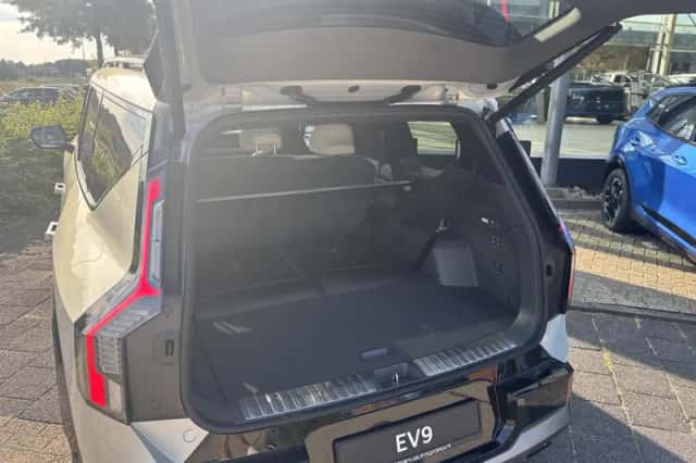 Kia EV9 (2026) thumbnail 4