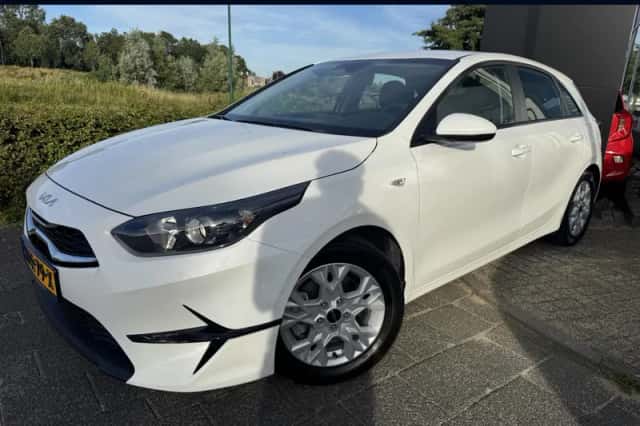 Kia Ceed (2025) thumbnail 1