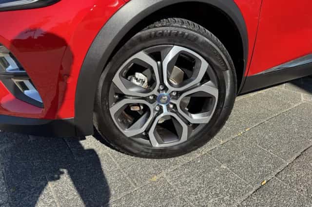 Renault Captur (2021) thumbnail 2