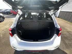 Toyota Yaris (2018) thumbnail 17